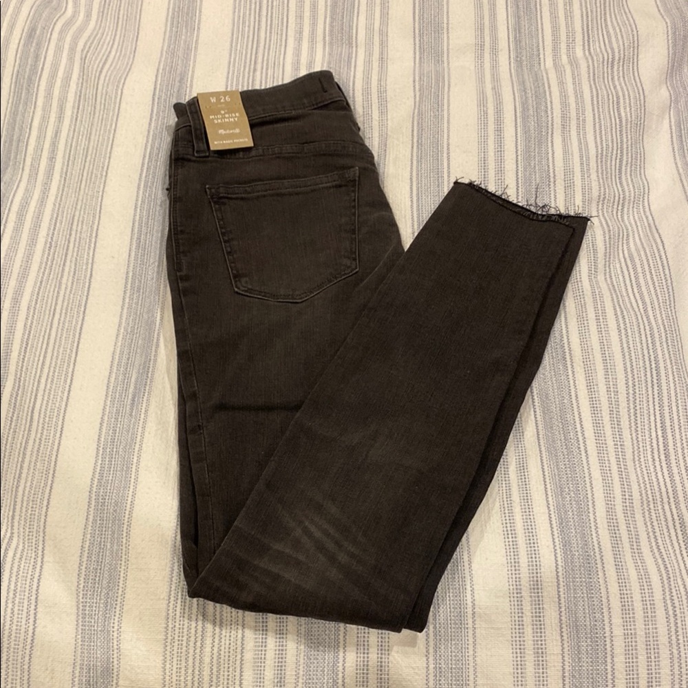 NWT Madewell Black Distressed Women's Jeans with ripped knees and raw hem